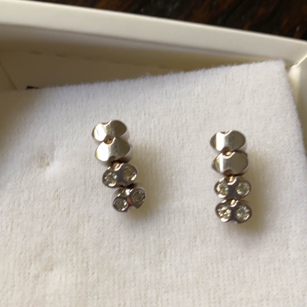 18K white gold earrings with 8 diamonds